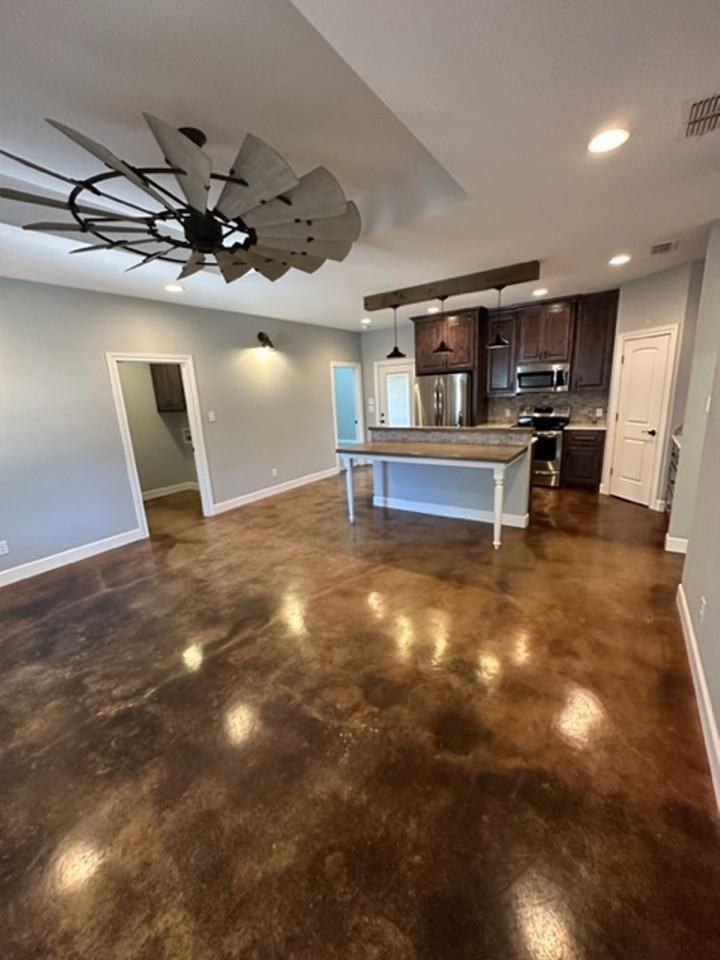 1002 Kelley Ln - Photo 3 of 19