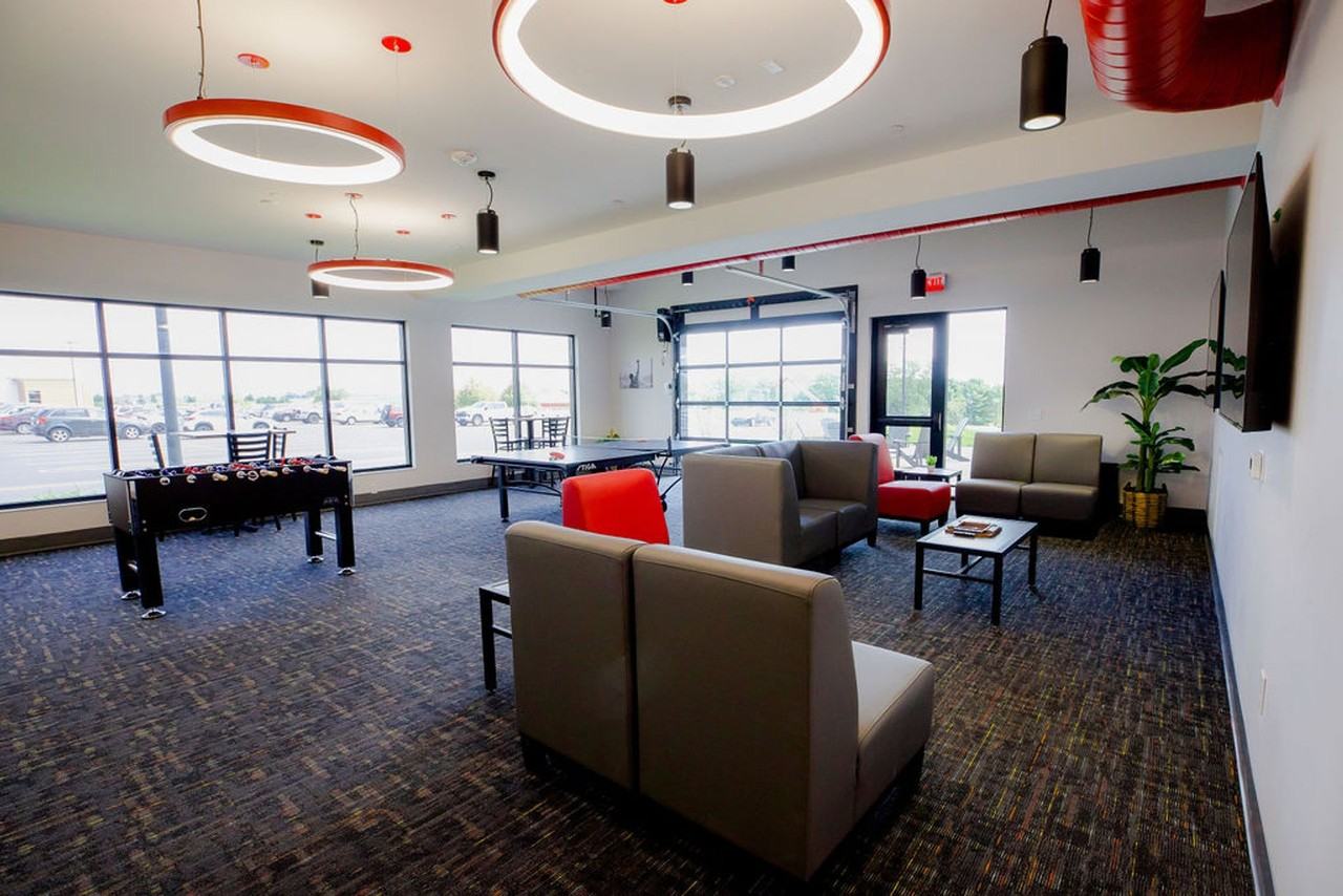 College Suites Peosta - Photo 3 of 50