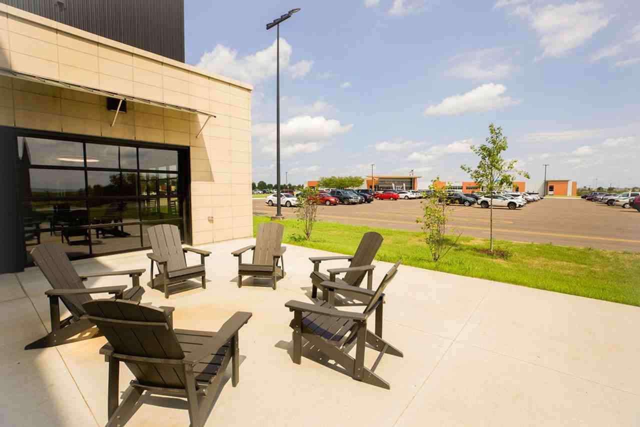 College Suites Peosta - Photo 4 of 50