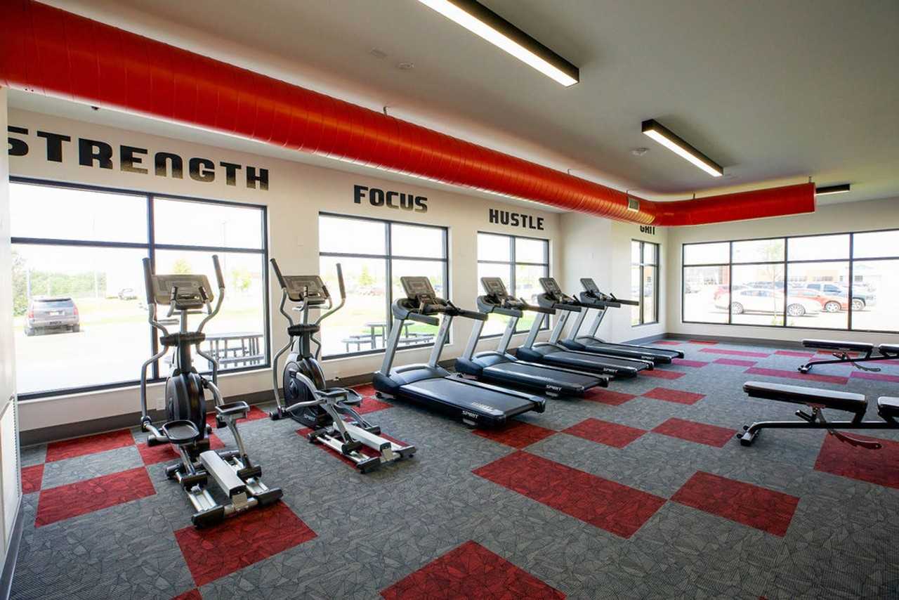 College Suites Peosta - Photo 5 of 50