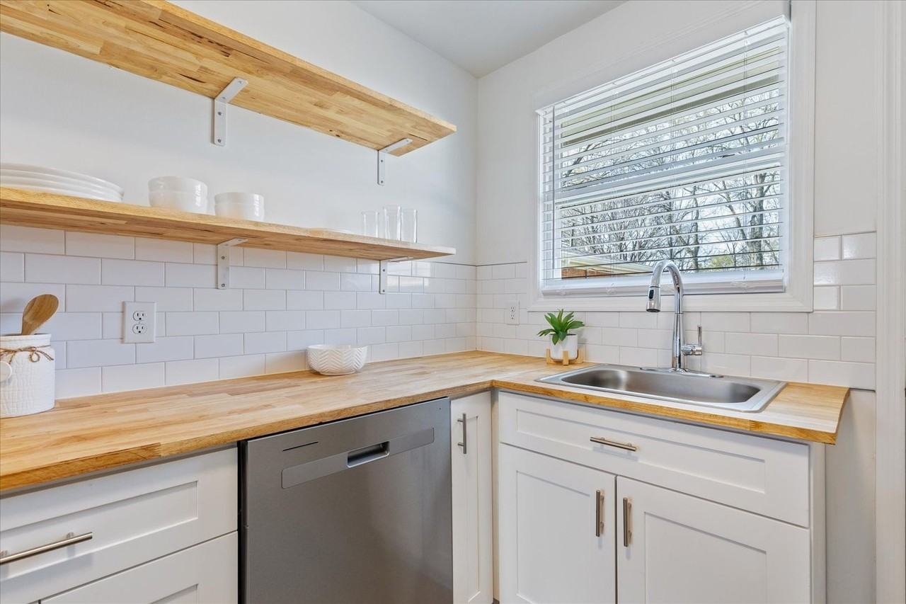 627 Shelby Ave - Photo 6 of 16