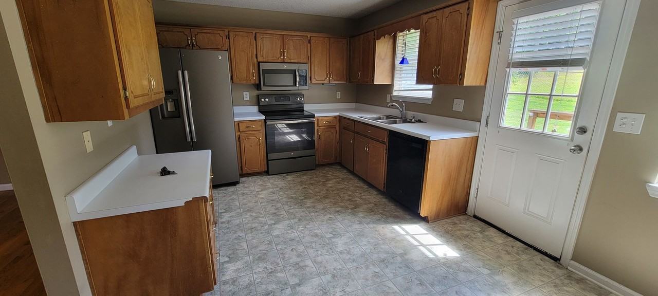 968 Littlejohn Rd - Photo 4 of 28