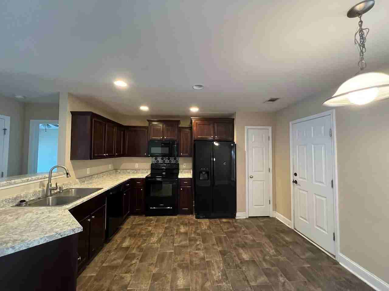 255 Stonebrook Way - Photo 2 of 18