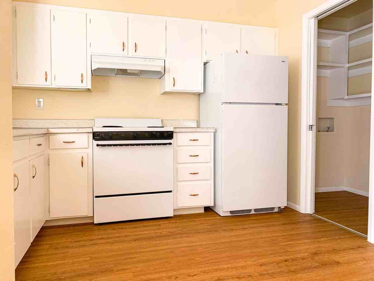Spacious 2 Bedroom Apartment on Bus Line - Photo 2 of 25