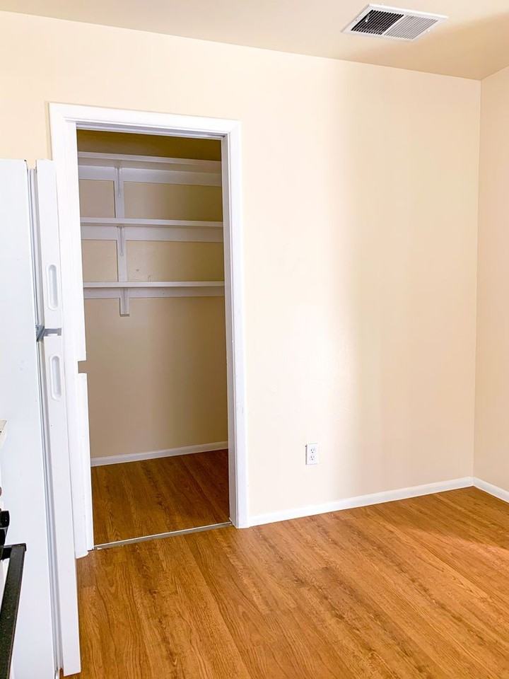 Spacious 2 Bedroom Apartment on Bus Line - Photo 4 of 25