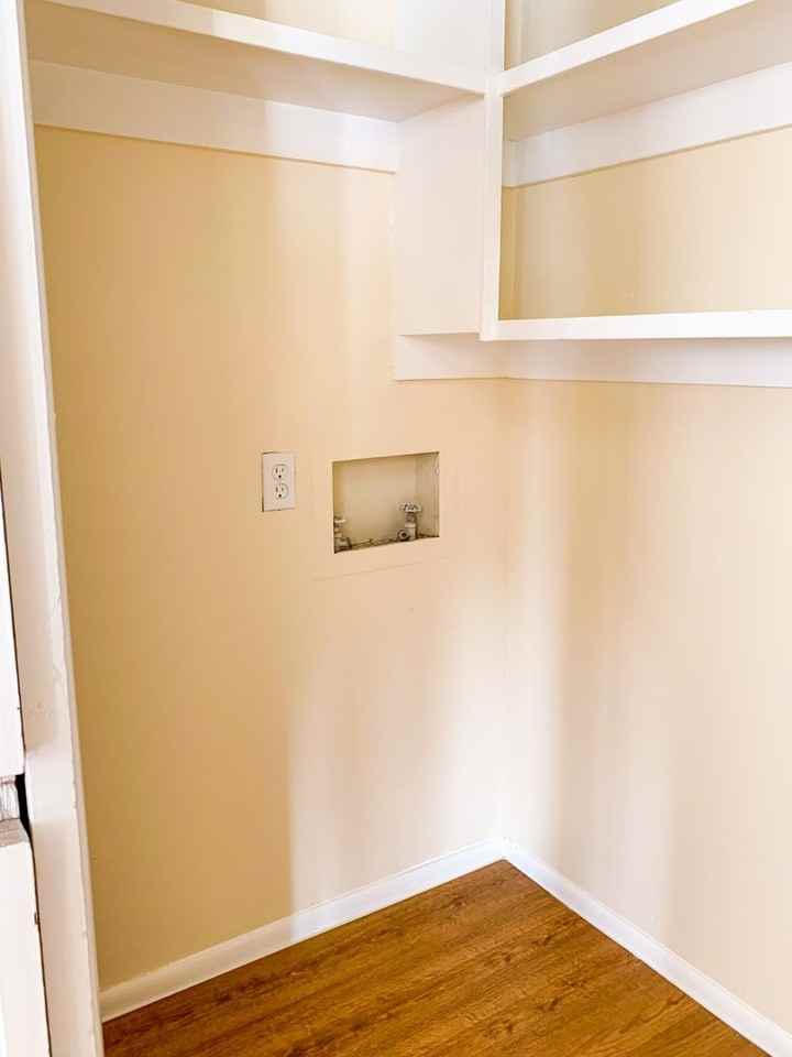 Spacious 2 Bedroom Apartment on Bus Line - Photo 5 of 25