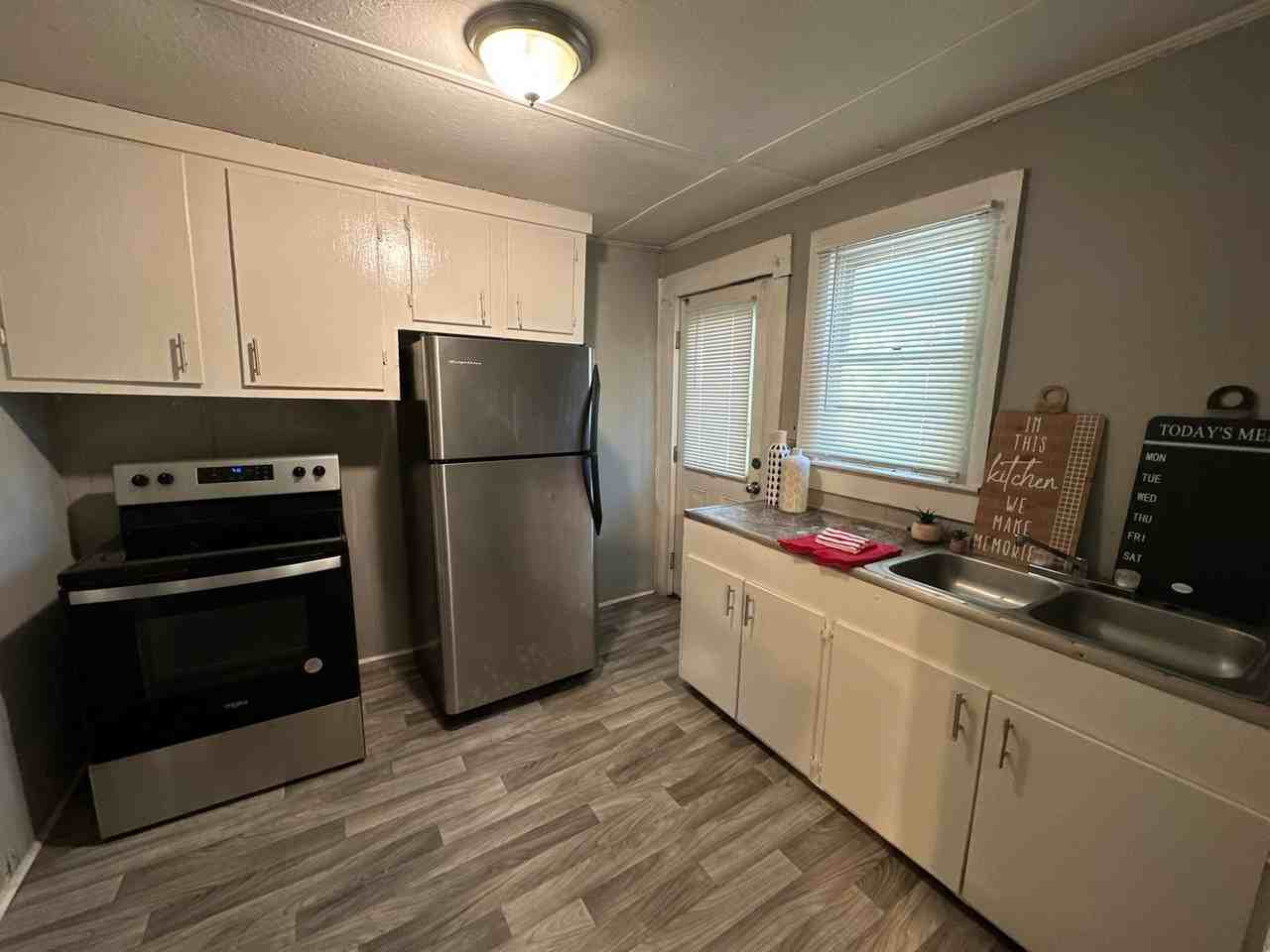 413 Tracy St #B - Photo 4 of 8
