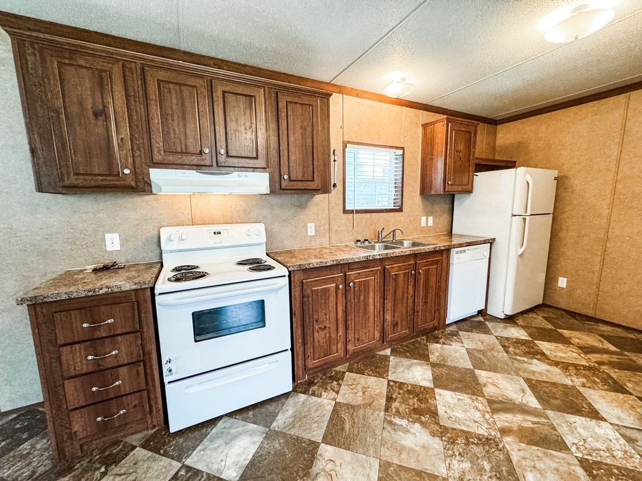 Choudrant Properties - Photo 4 of 29