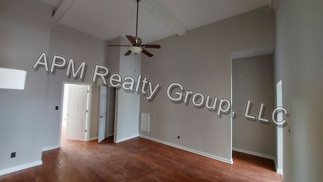 1304 Drayton St Apt C - Photo 4 of 14