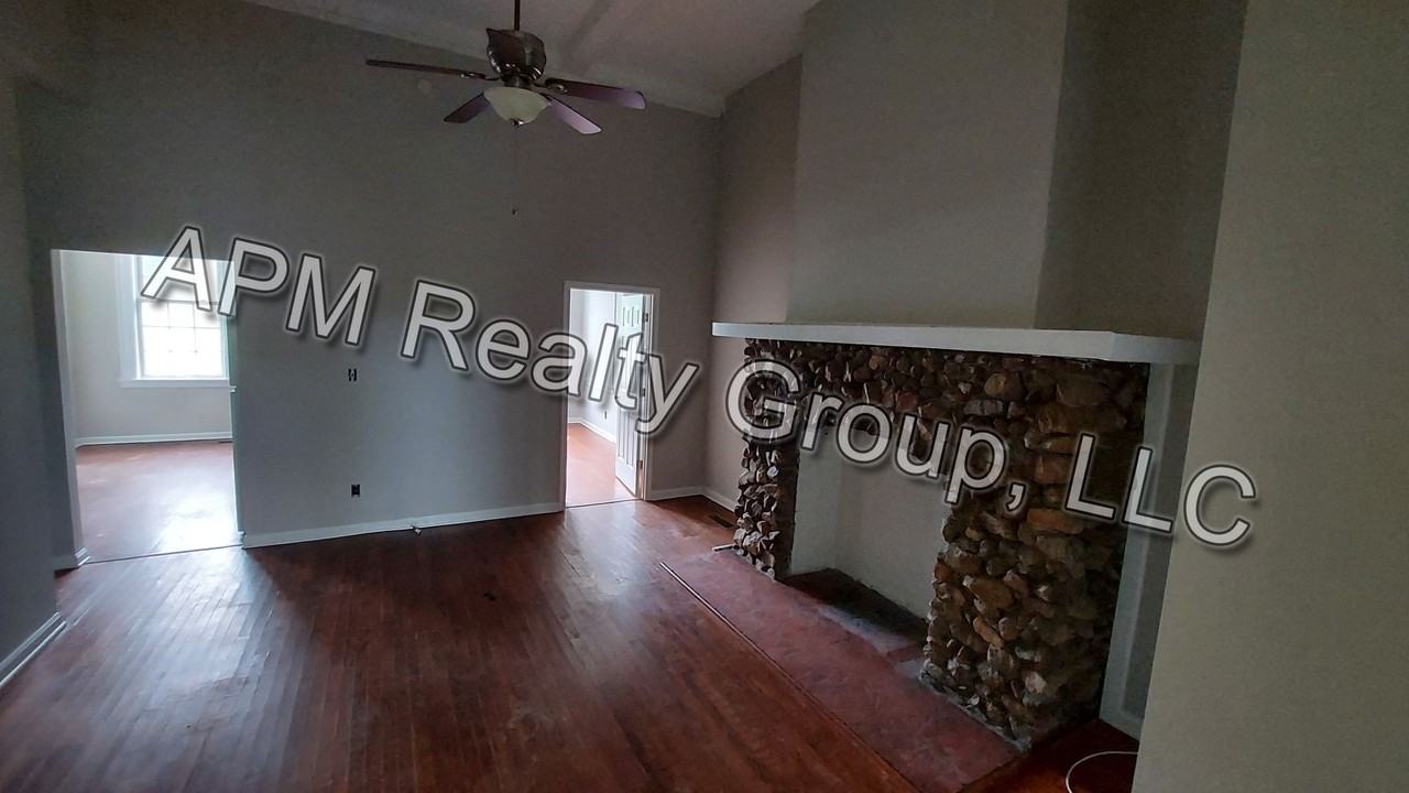 1304 Drayton St Apt C - Photo 5 of 14