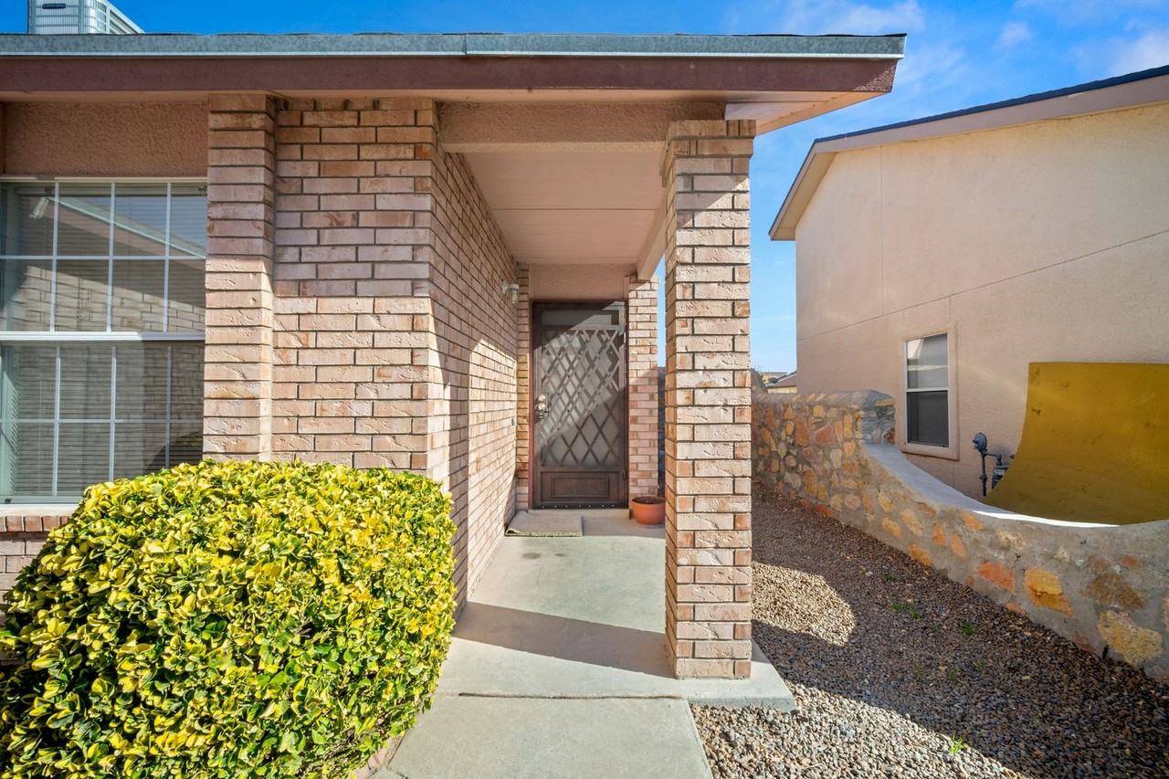 2440 Tierra Rica Way - Photo 2 of 29