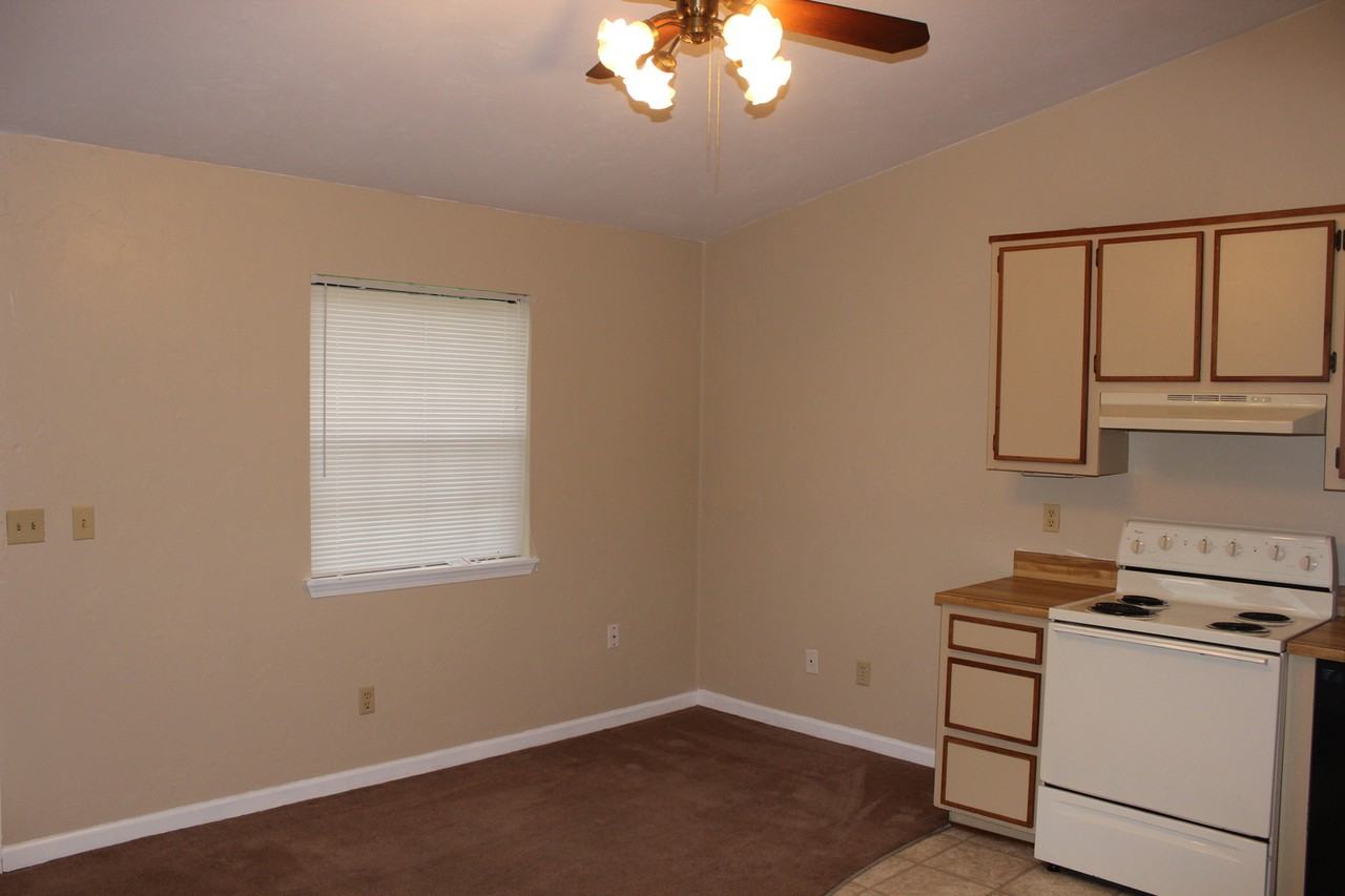 1253 Continental Ct - Photo 3 of 9