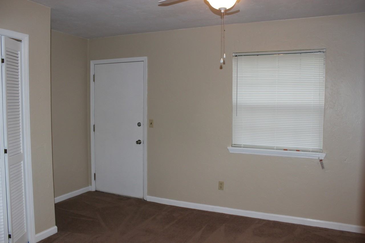 1253 Continental Ct - Photo 7 of 9