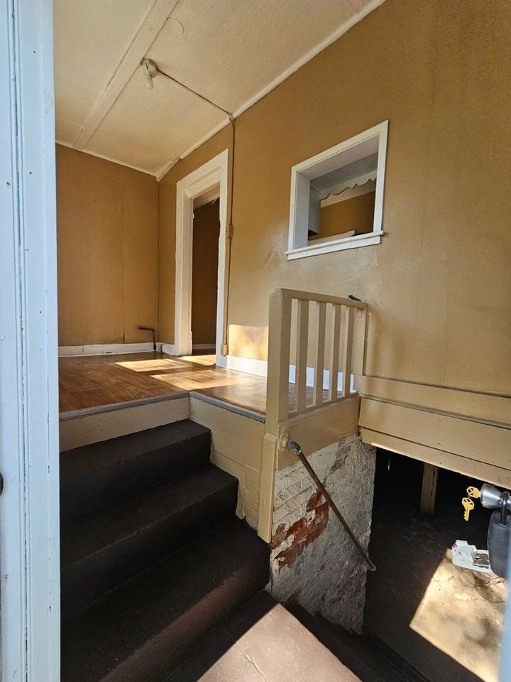 1308 S Western Ave - Photo 6 of 18