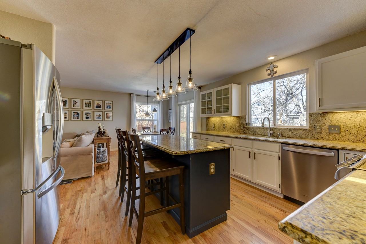 903 Jasmine Pl - Photo 4 of 37