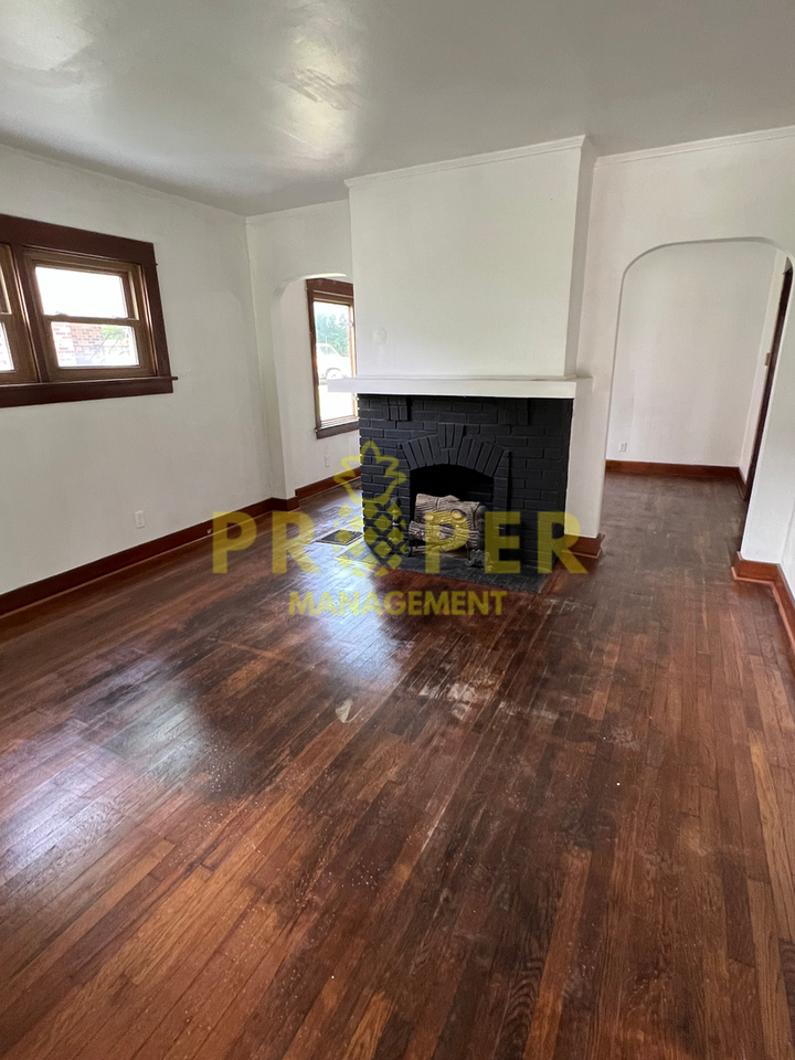 207 Geneva Rd - Photo 2 of 8