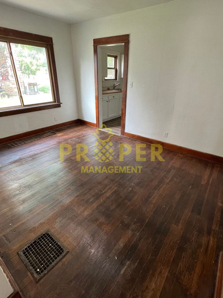 207 Geneva Rd - Photo 3 of 8