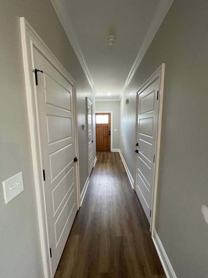 625 E 3rd St #11 - Photo 5 of 32