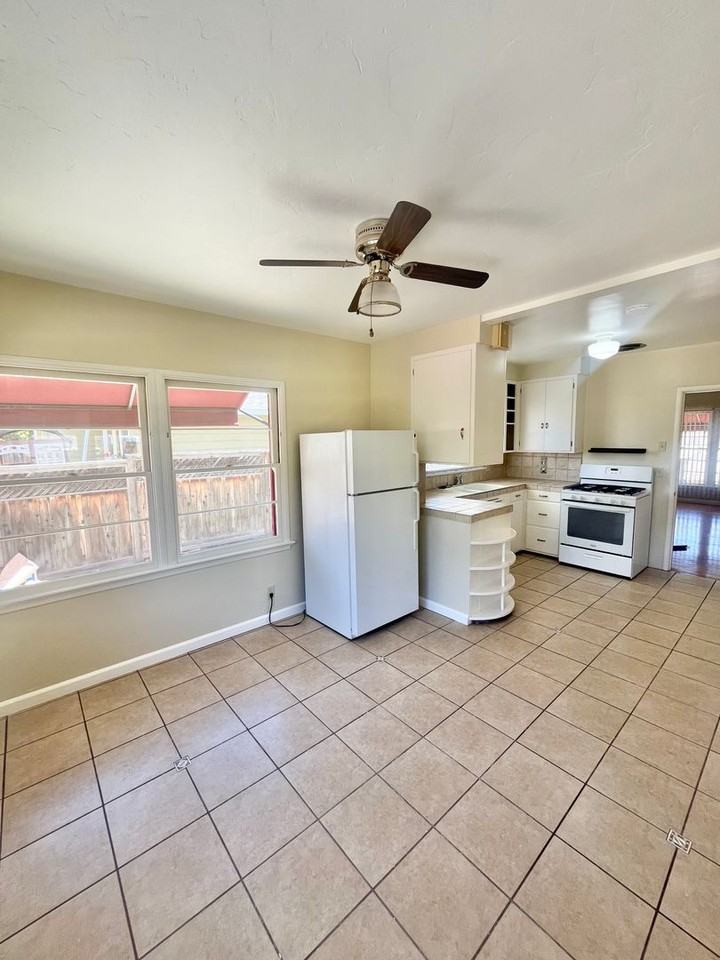 738 Vine St - Photo 6 of 22