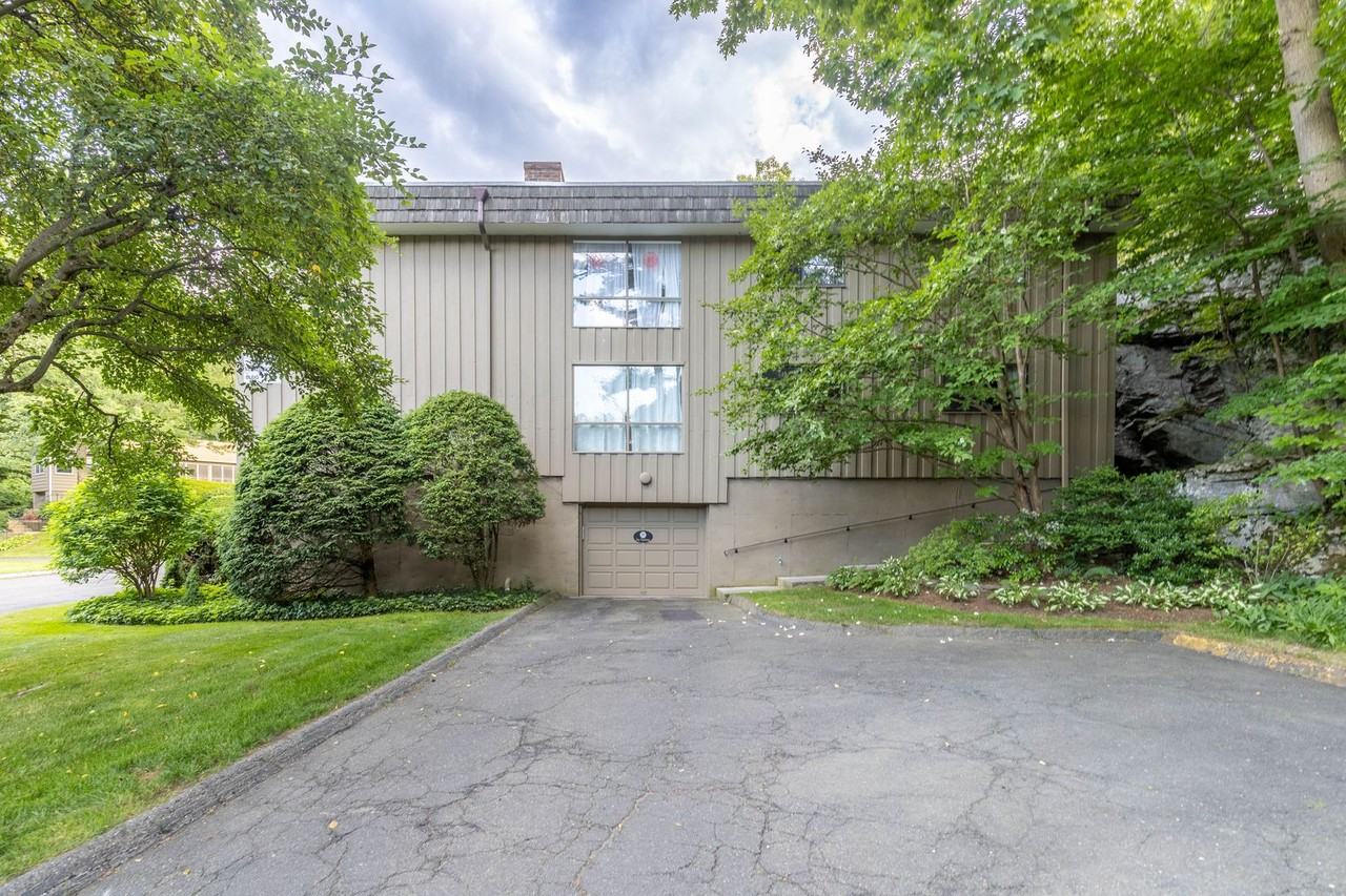 102 Ledgebrook Dr - Photo 2 of 18