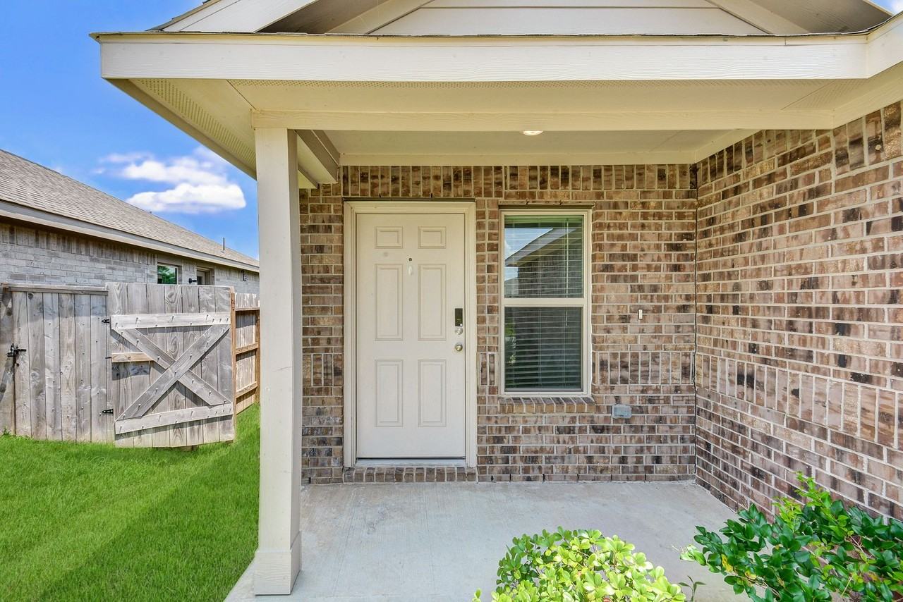 26735 Wilderye Cove Ln - Photo 2 of 20