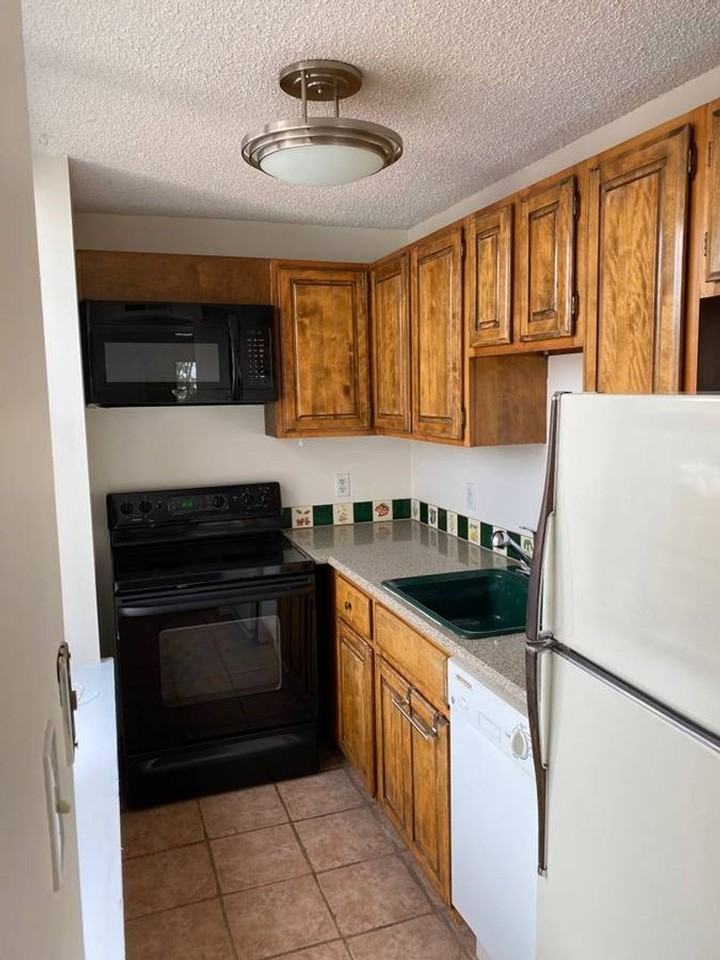 1332 21st St Nw #502 - Photo 5 of 10