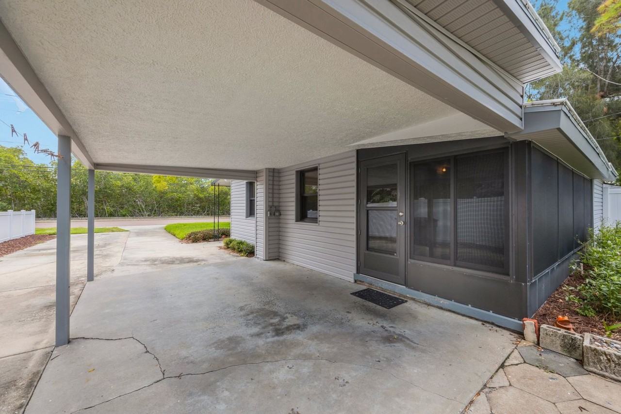 8415 Riverside Dr Ne - Photo 3 of 35