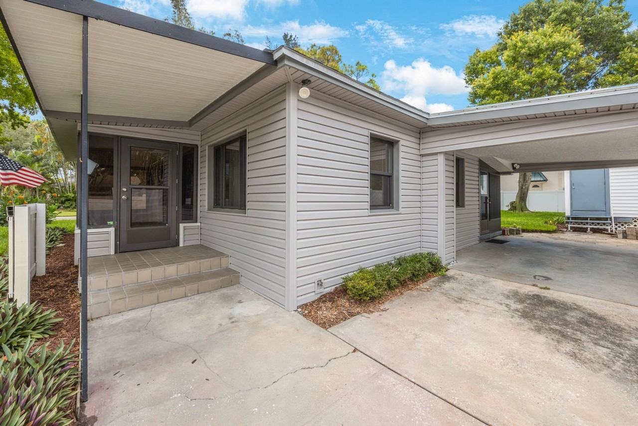8415 Riverside Dr Ne - Photo 4 of 35