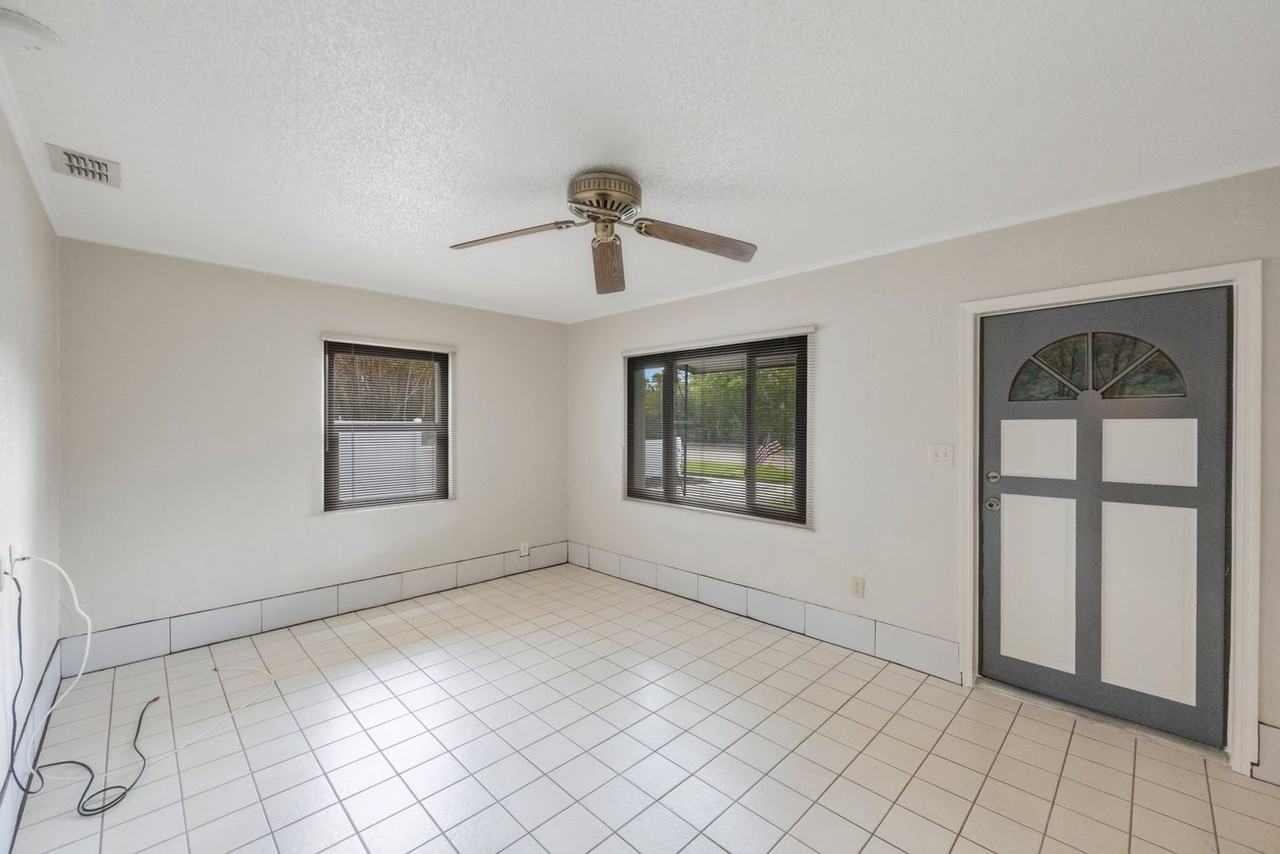 8415 Riverside Dr Ne - Photo 6 of 35