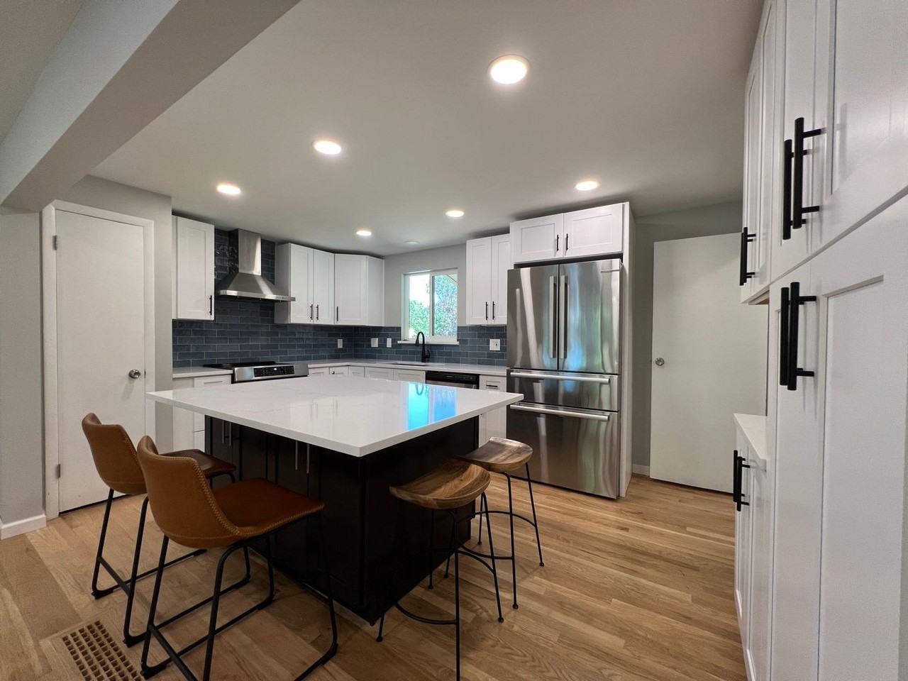 710 Braun St - Photo 2 of 11