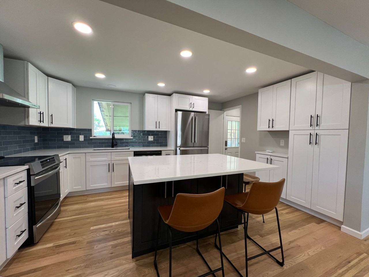 710 Braun St - Photo 3 of 11