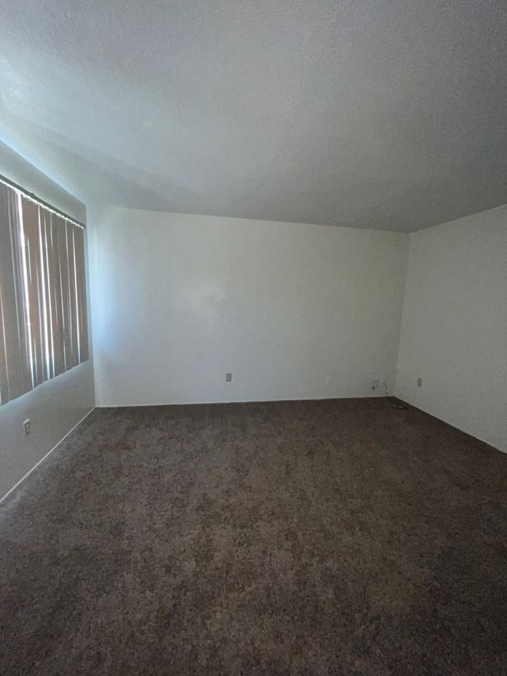 3235 - Photo 2 of 14