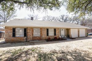 featured image of 812 Stratford Dr