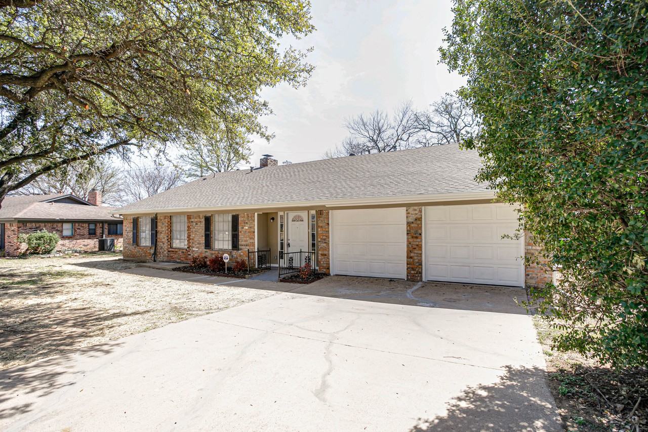 812 Stratford Dr - Photo 2 of 28