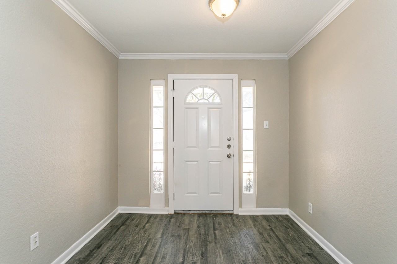812 Stratford Dr - Photo 4 of 28