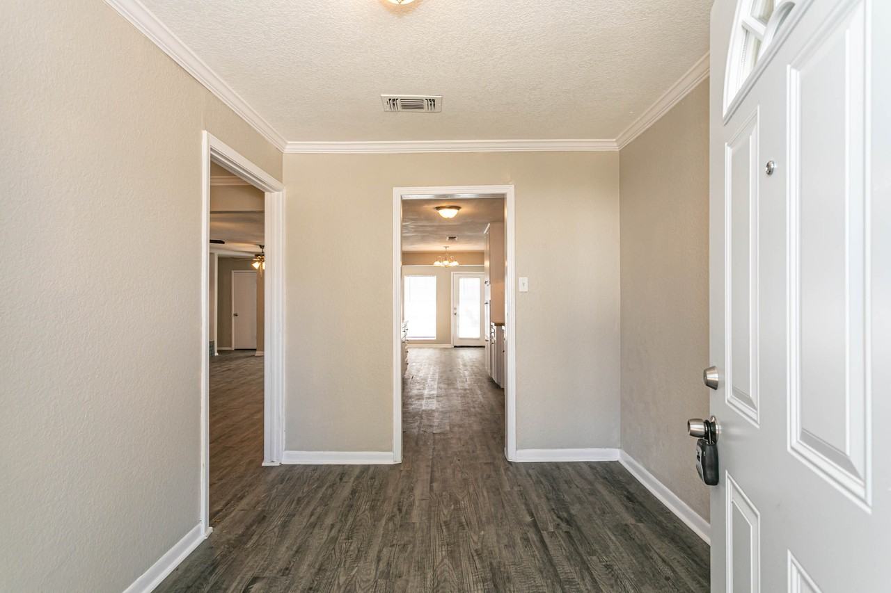 812 Stratford Dr - Photo 5 of 28