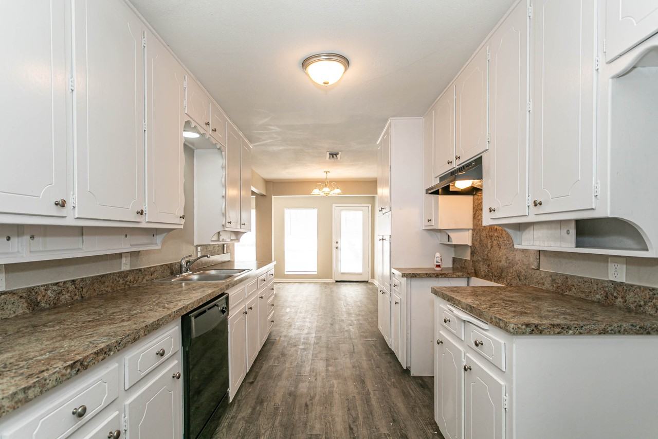 812 Stratford Dr - Photo 6 of 28