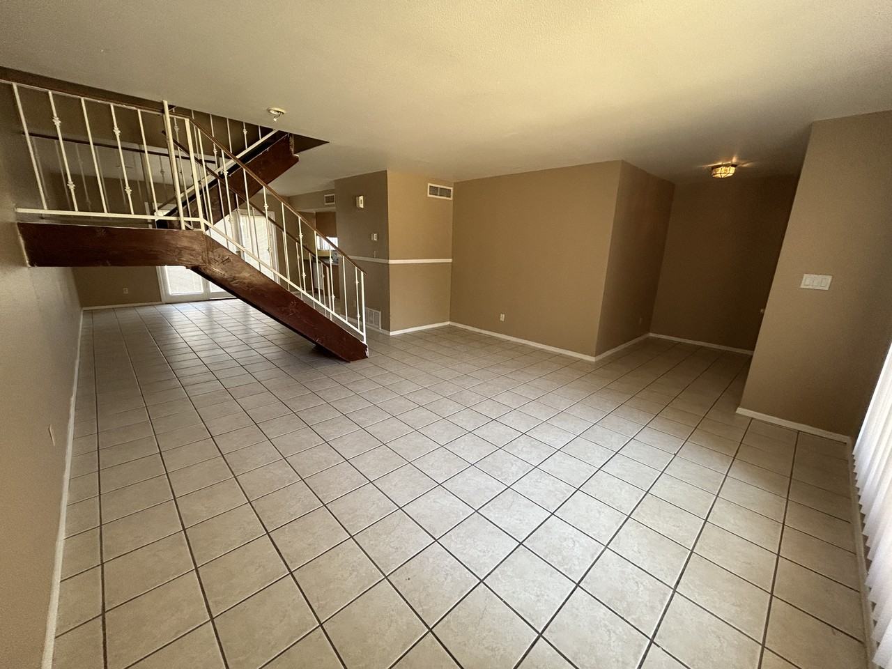 5744 North 44th Avenue - Photo 5 of 29