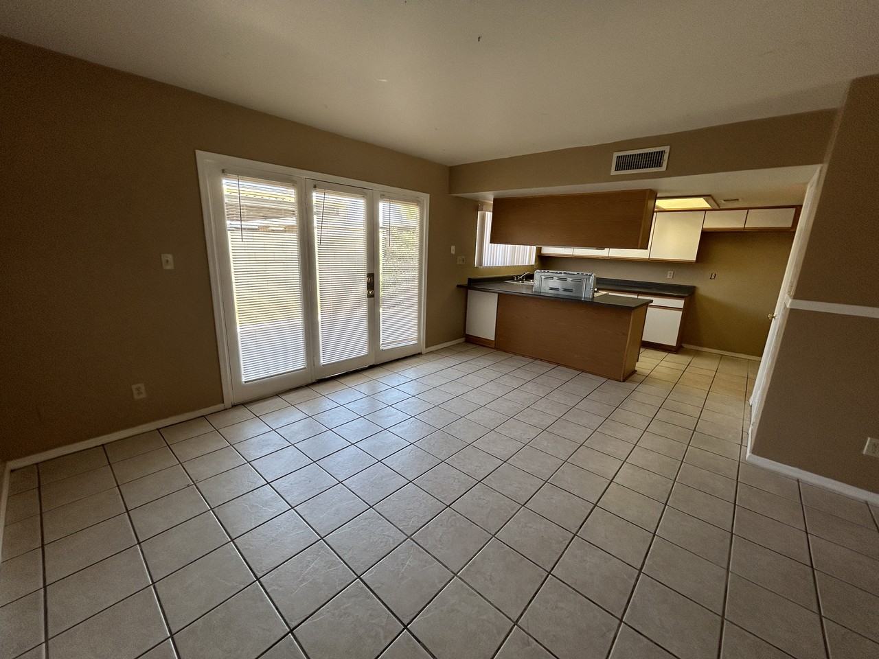 5744 North 44th Avenue - Photo 7 of 29