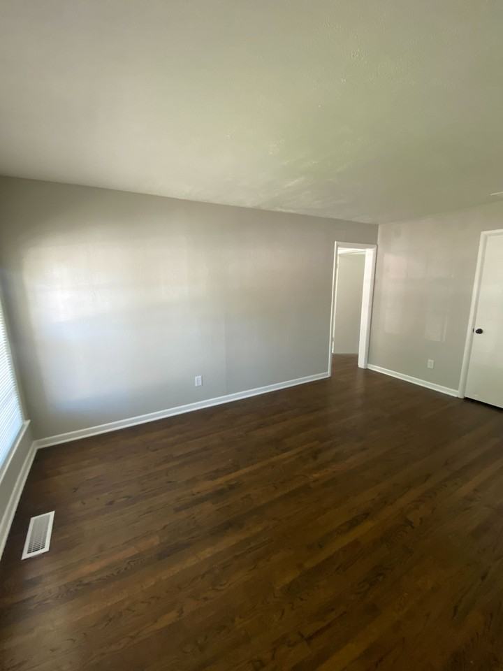 2948 Sw 49th St - Photo 3 of 19