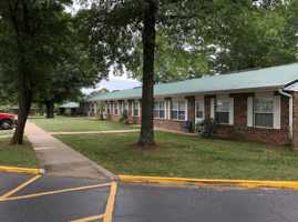 featured image of 903 Parkway Dr