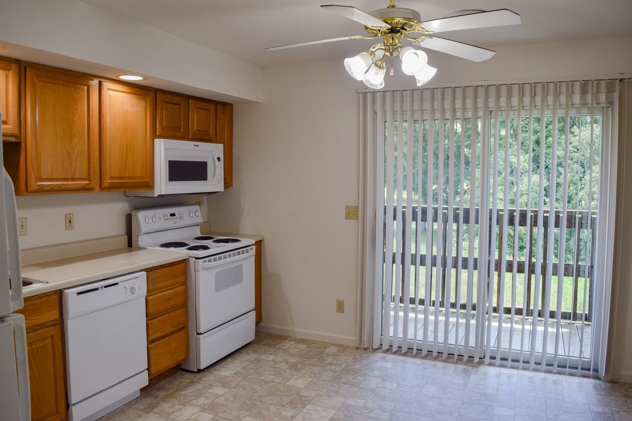 806 + 910 Hartwell Dr by Royse + Brinkmeyer - Photo 2 of 7