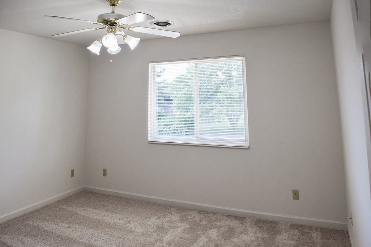 806 + 910 Hartwell Dr by Royse + Brinkmeyer - Photo 7 of 7