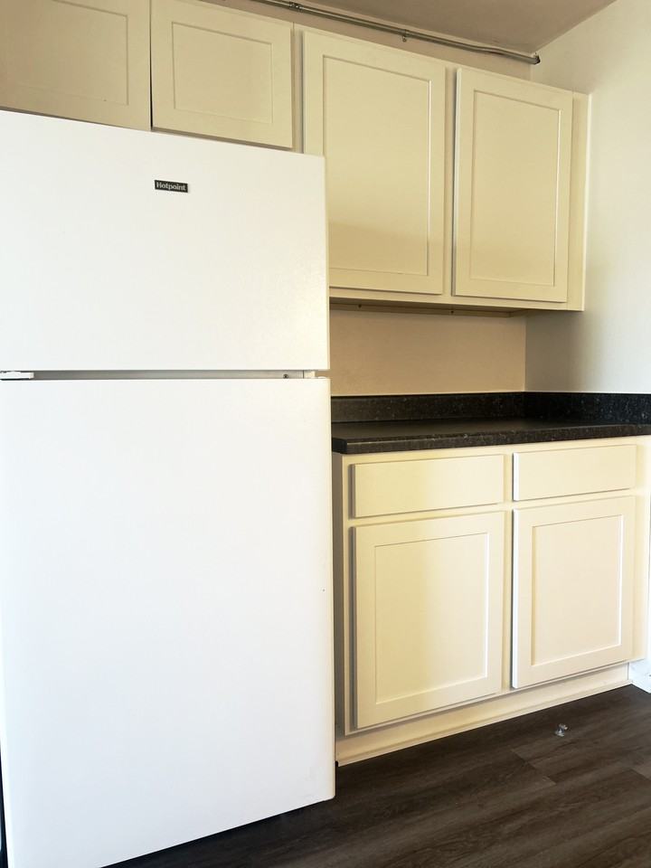 502 E Main St - Photo 6 of 15