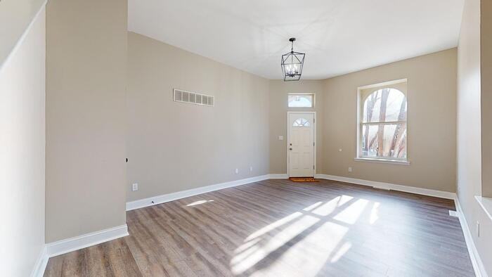 1723 S Tucker Blvd - Photo 2 of 30