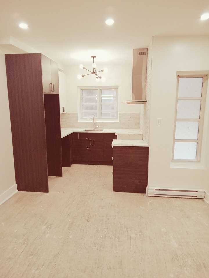 1446 Avenue Ducharme #4 - Photo 2 of 11