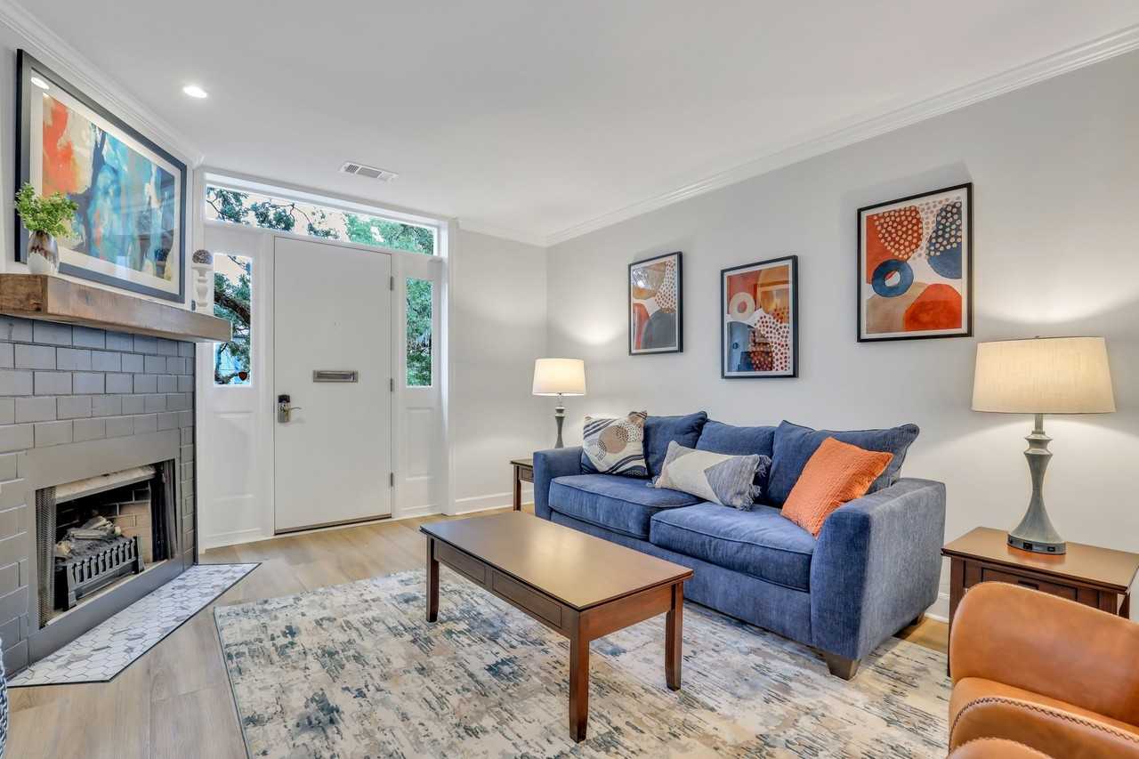 101 E Gaston St #1A - Photo 3 of 28