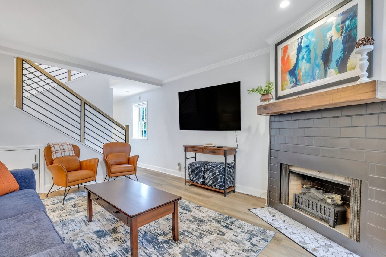 101 E Gaston St #1A - Photo 7 of 28