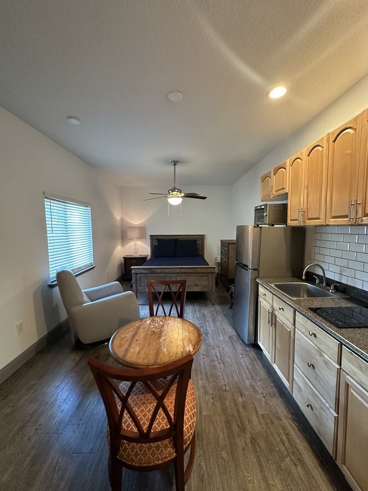 1302 E Gore St - Photo 3 of 11