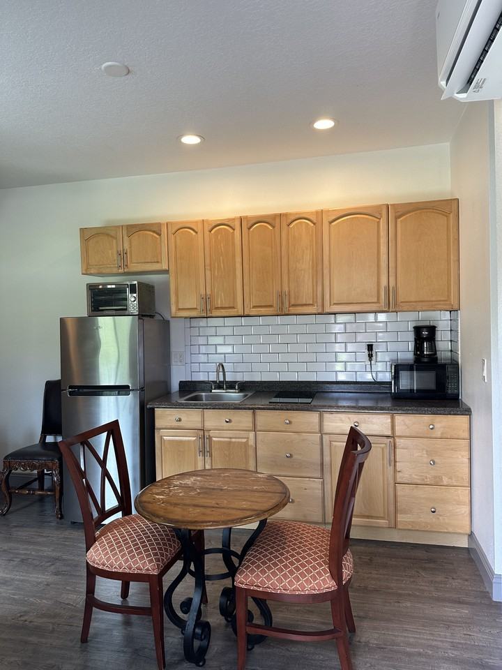 1302 E Gore St - Photo 2 of 11